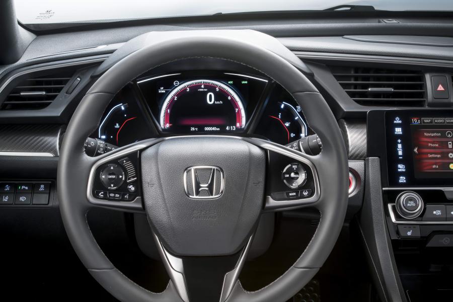Панель приборов Honda Civic Sport Hatchback 2017 года  (WW) (фото 32 из 37)